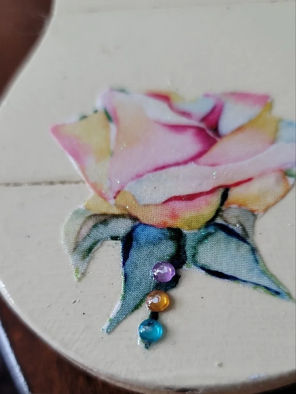 Fearless Flawless Fabulous Decorative Wall Plaque - Cream with Pastel Roses.